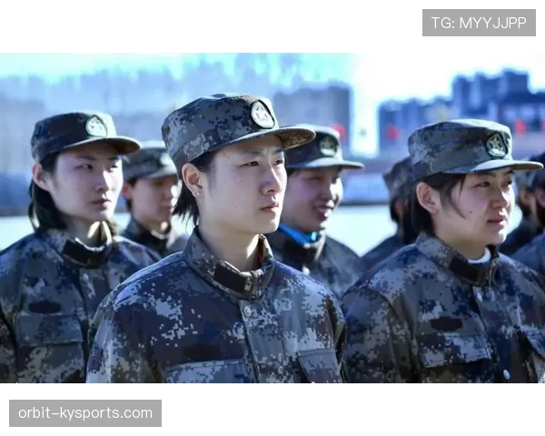 魏秋月上场像军训教官,下场像会打扮的有钱邻居——这反差让人嗑不完 魏秋月上场像军训教官,下场像会打扮的有钱邻居——这反差让人嗑不完